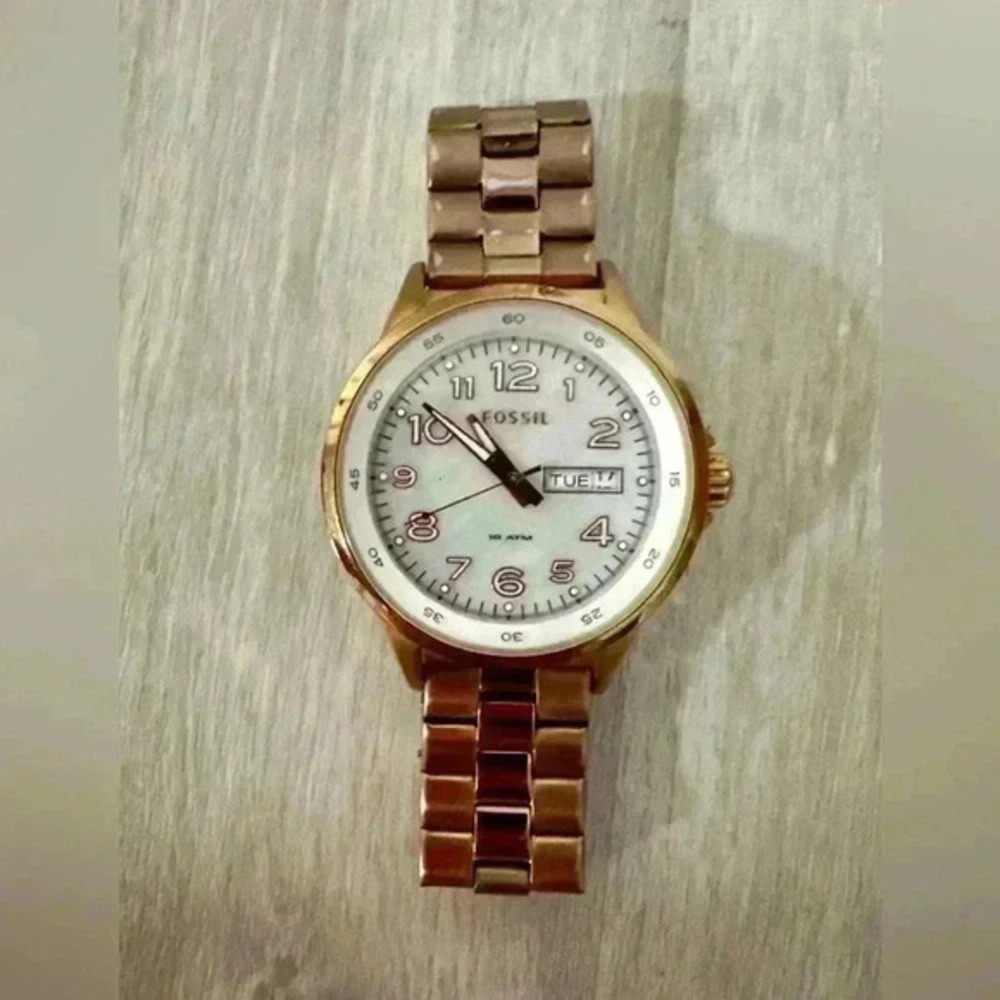 Fossil Watch Gold Toned‎ Band Round Mother of Pearl Face Elegant WR 10ATM
